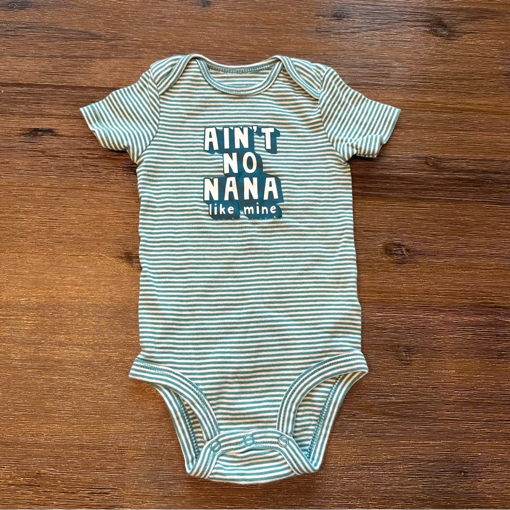 4/20$ Carter's “ Ain’t No Nana Like Mine” Striped Baby Bodysuit Onesie size 12M
